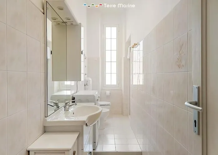 Easy Breezy, Terremarine