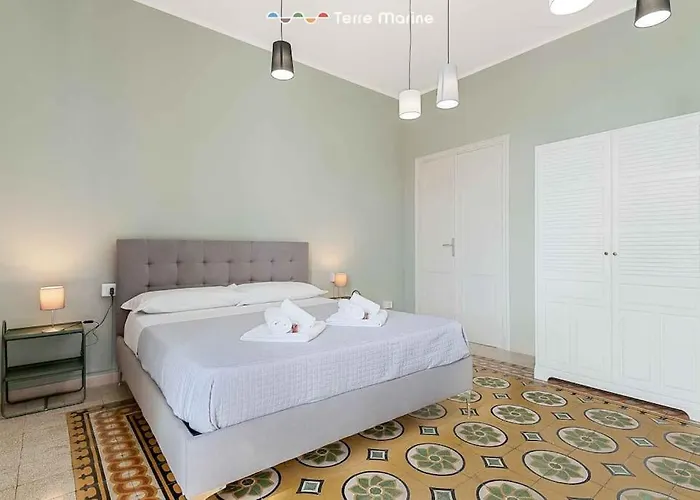 Easy Breezy, Terremarine Lägenhet